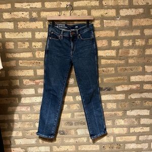 Women’s J Crew; 9" vintage slim straight jean in Catskill wash; Size: 26